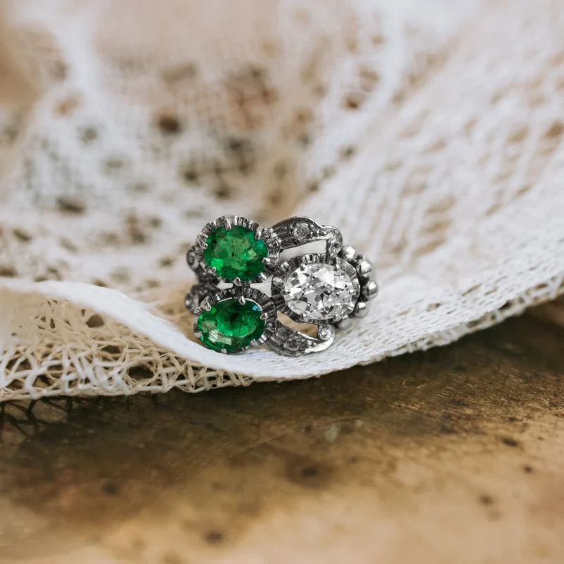 S3909 - Diamond and Emerald Ring