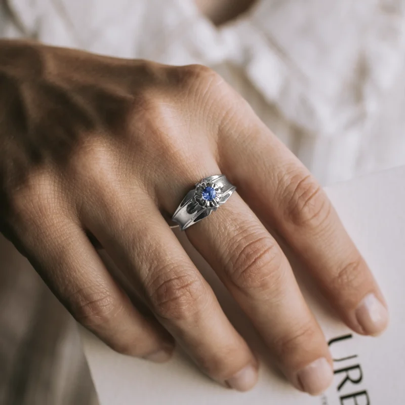 Alternative view of S5706 - Sortija zafiro