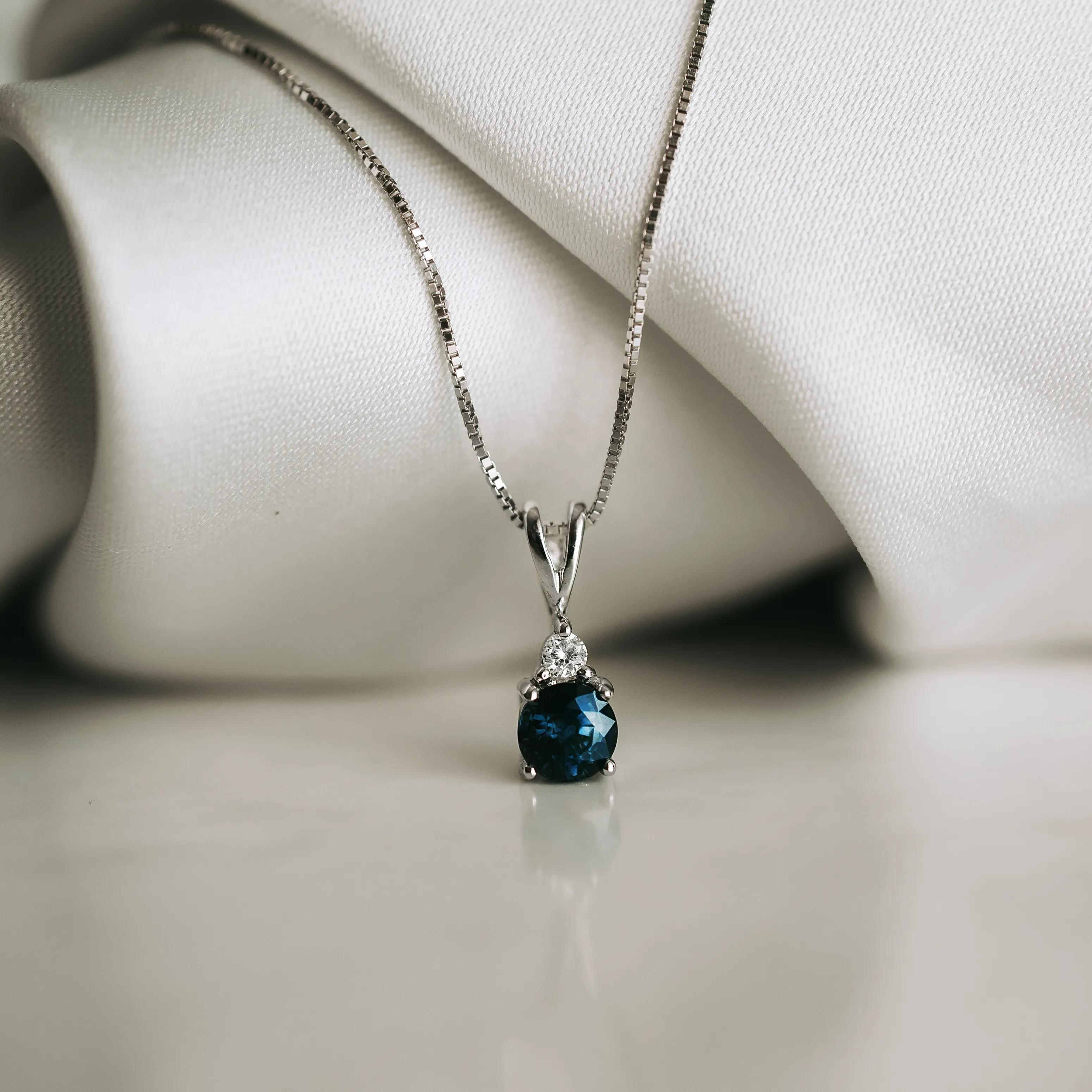 C6056 - Colgante zafiro y diamante