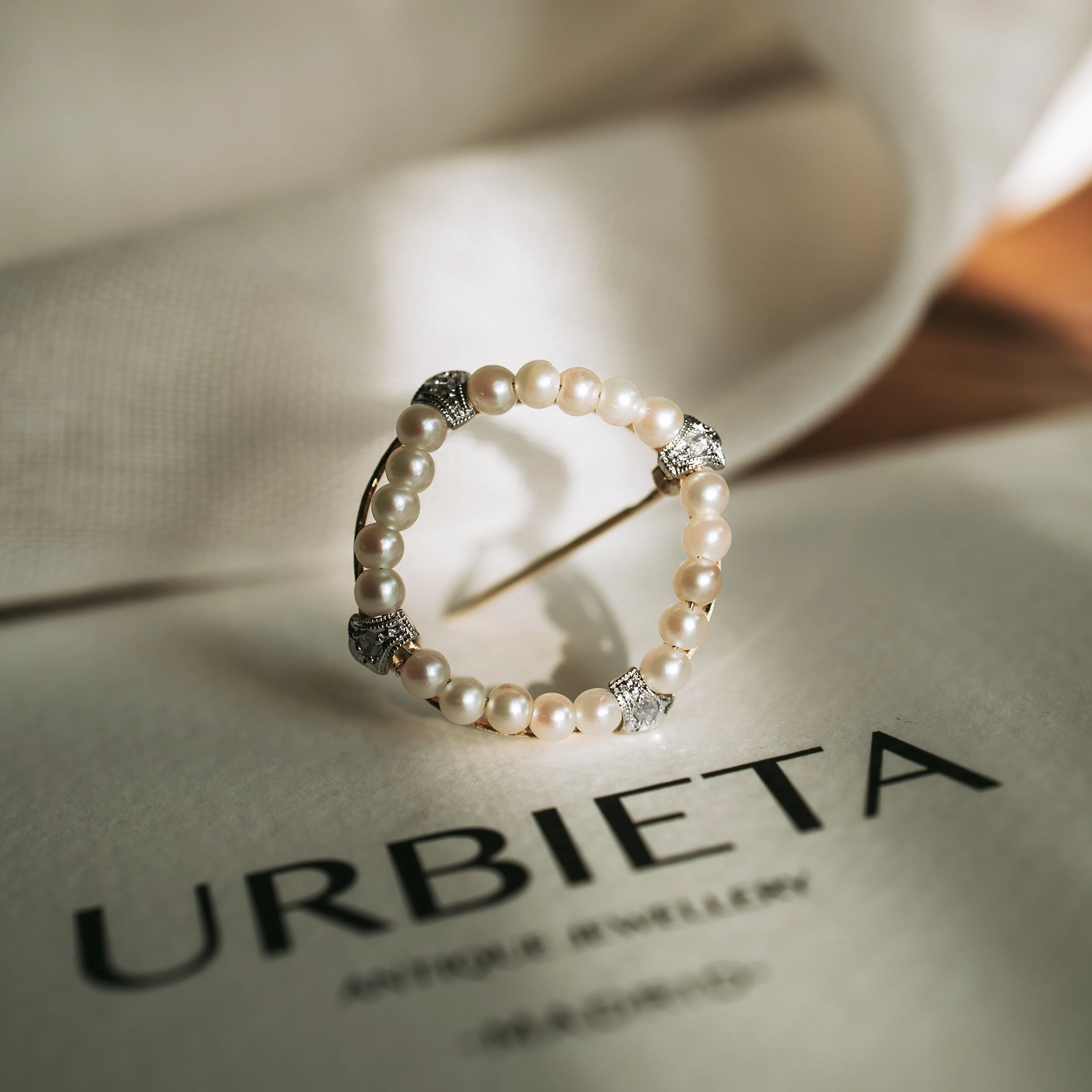 B6783 - Broche diamantes y perlas