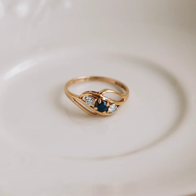 S6894 - Tresillo cruzado zafiro y diamantes