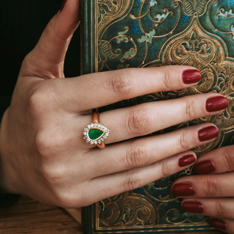 Alternative view of S7118 - Roseta esmeralda colombiana