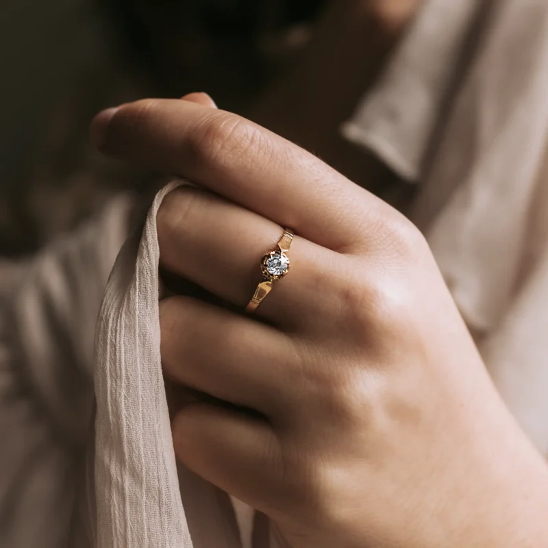 Alternative view of S6963 - Solitario antiguo