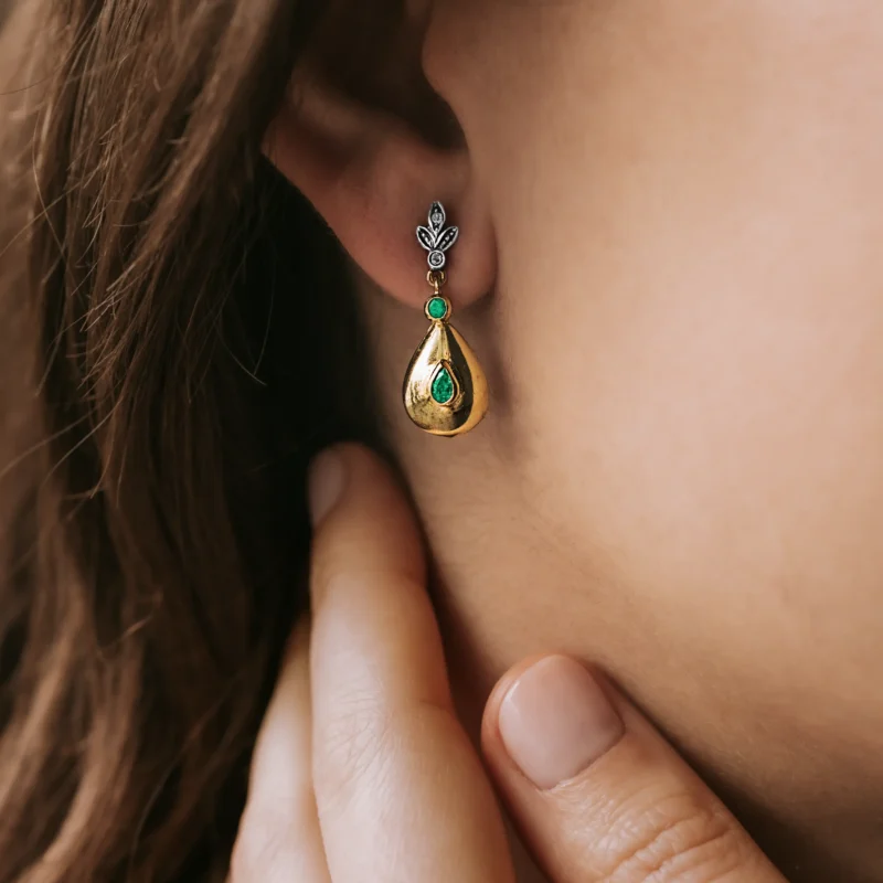 Alternative view of P7018 - Pendientes esmeraldas y diamantes