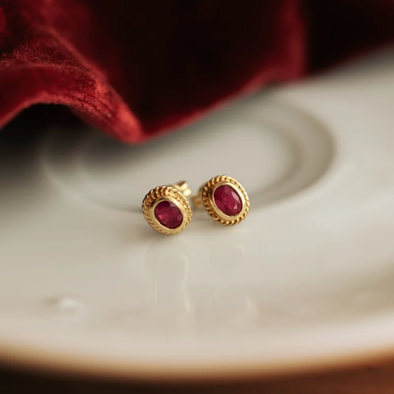 P6877 - Pendientes vintage rubíes