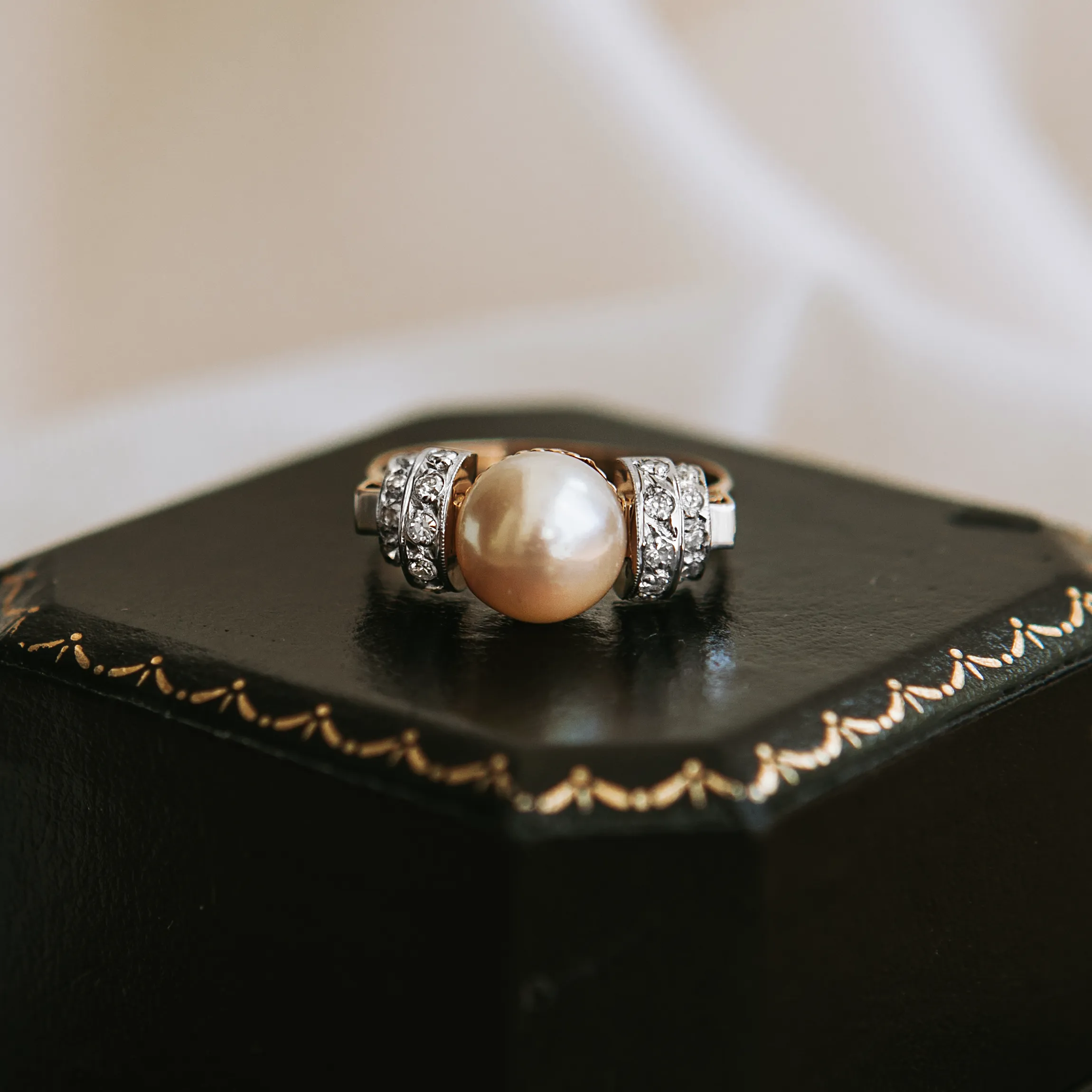 S7169 - Pearl and diamond ring 1 S7169 - Pearl and diamond ring