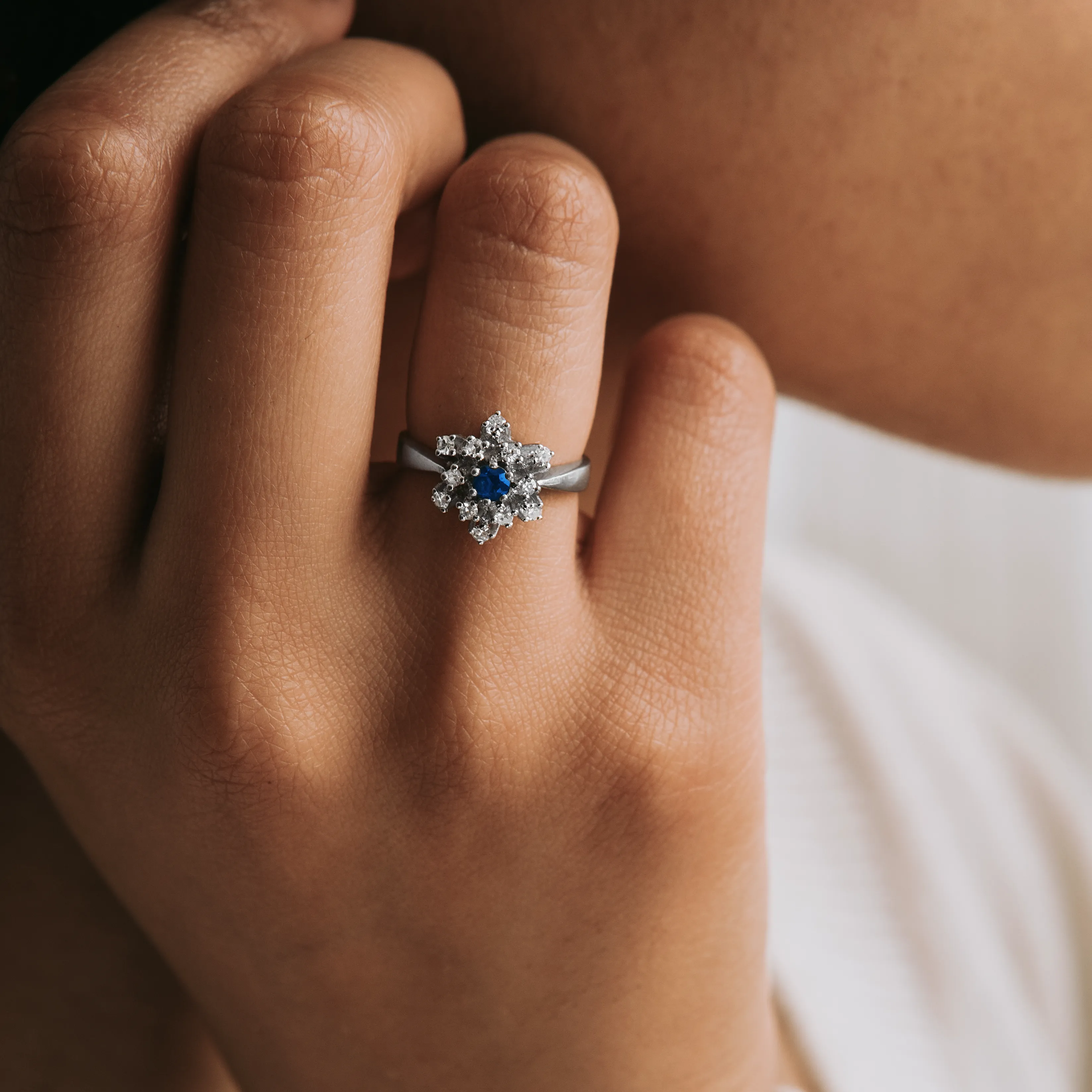 S7383 - Vintage sapphire rosette ring 2 S7383 - Vintage sapphire rosette ring - Image 2