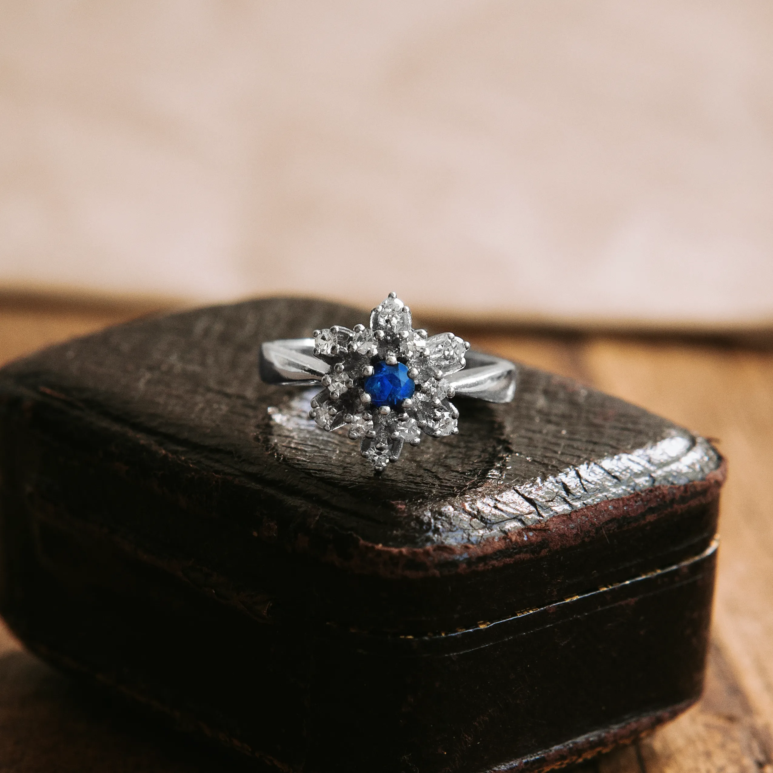 S7383 - Vintage sapphire rosette ring 1 S7383 - Vintage sapphire rosette ring