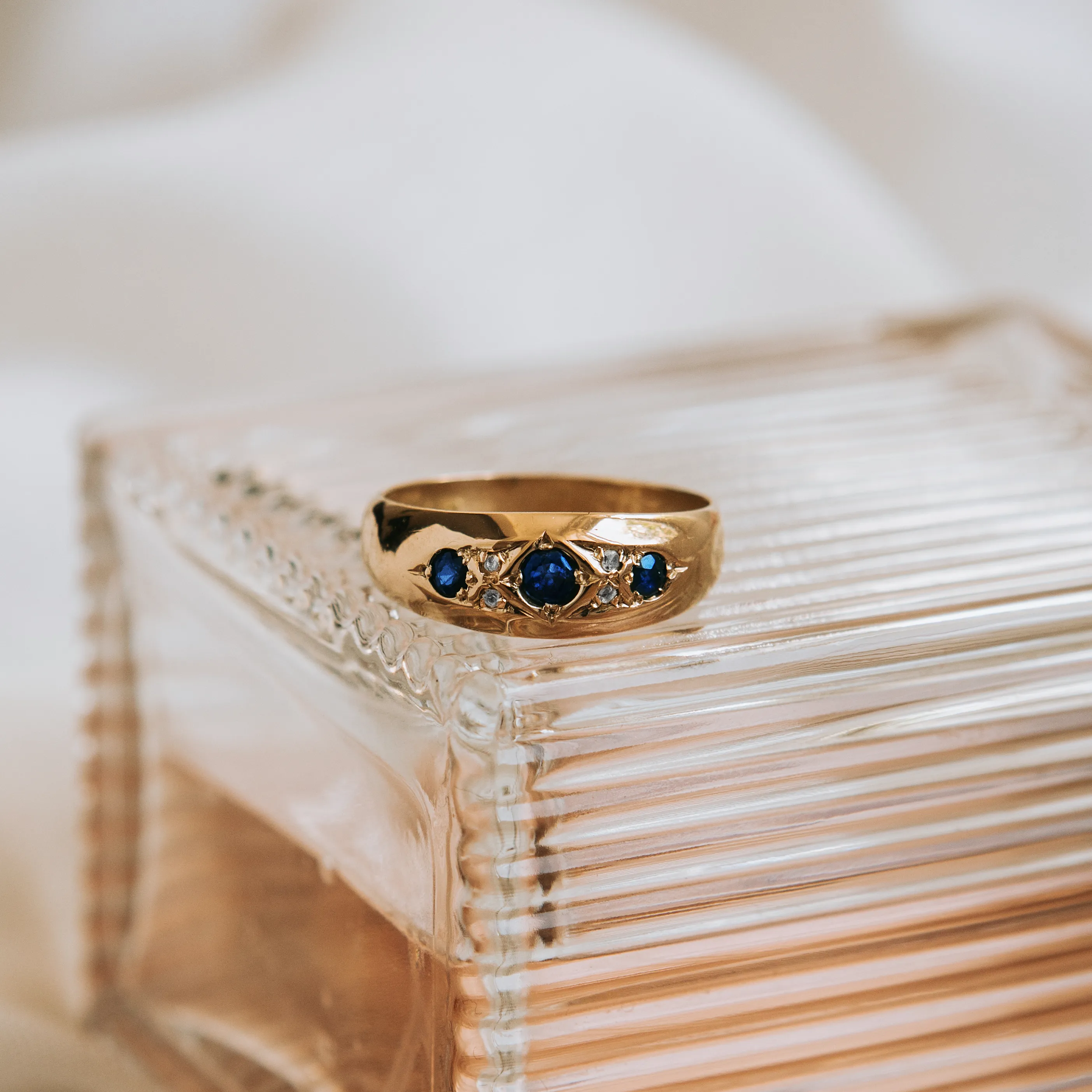 S5752 - Antique Sapphire Three-stone ring 1 S5752 - Antique Sapphire Three-stone ring