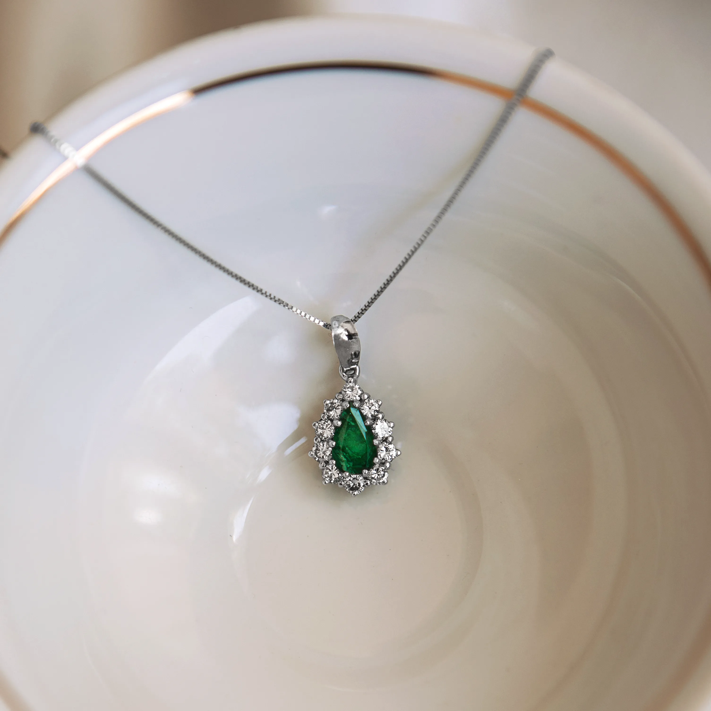 C7264 - Emerald rosette pendant 1 C7264 - Emerald rosette pendant