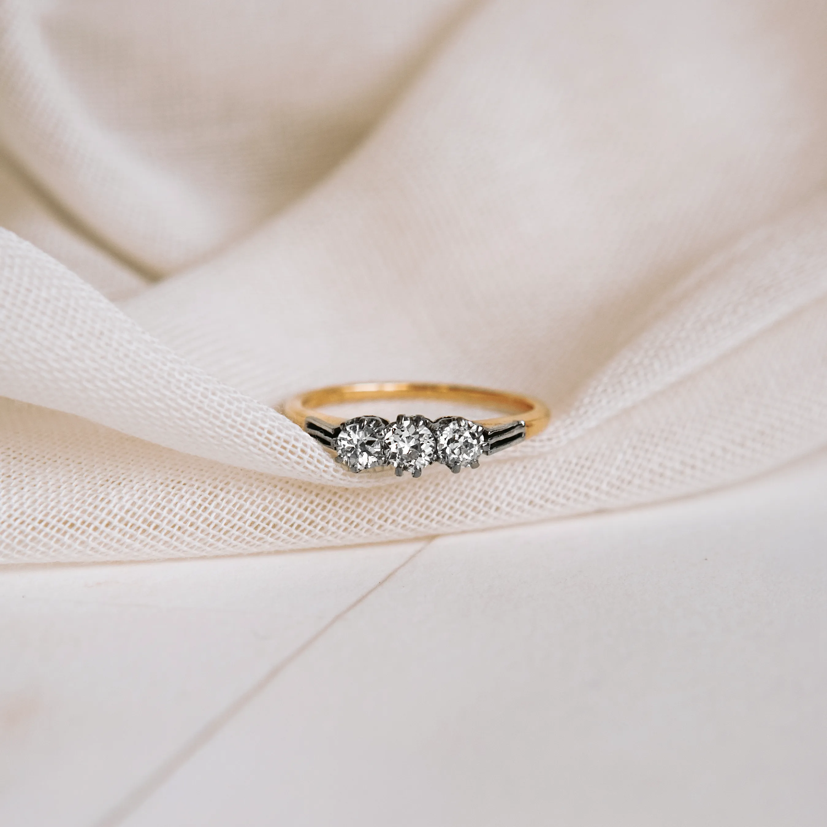 S7525 - Antique three-stone ring 1 S7525 - Antique three-stone ring