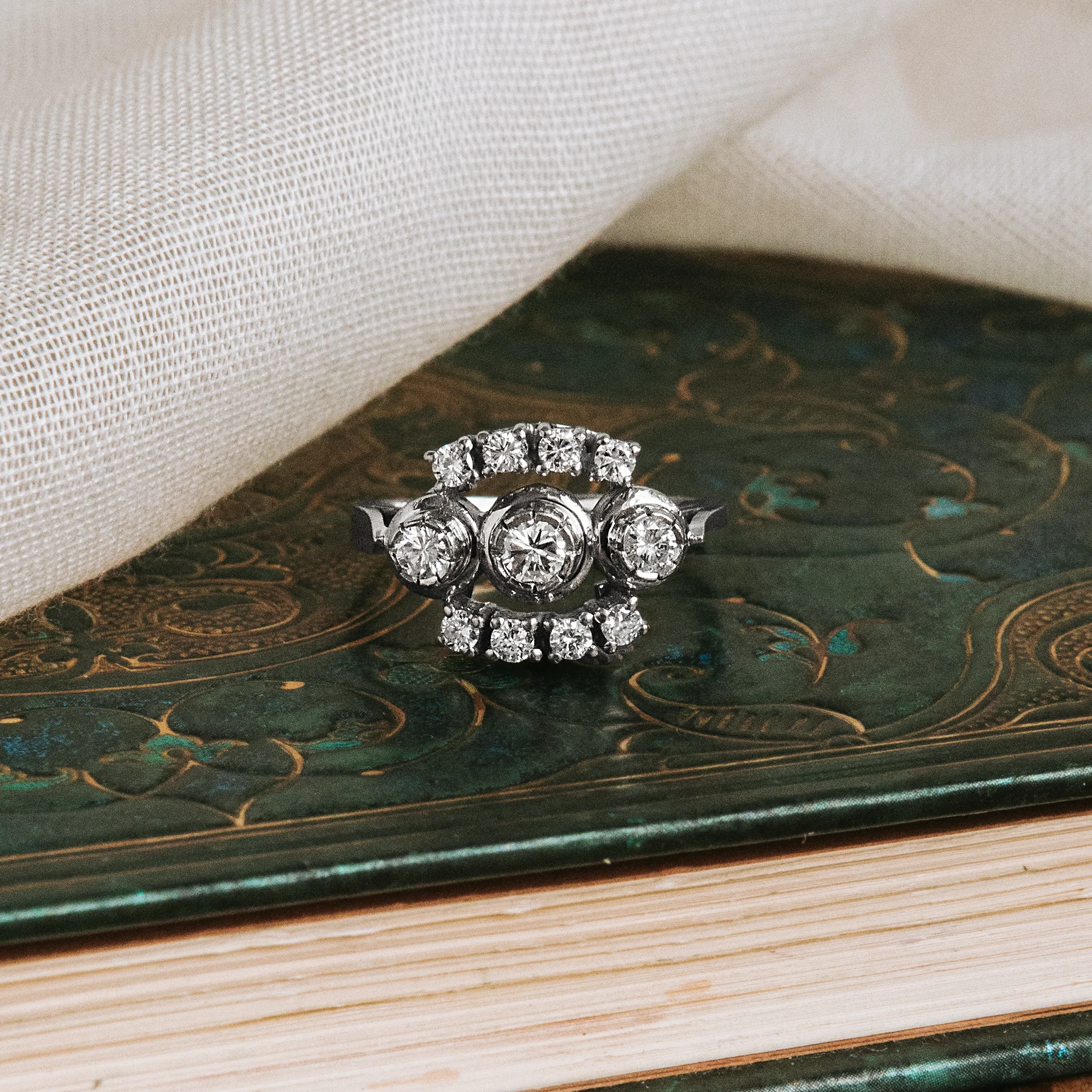S7722 - Antique Three-stone ring 1 S7722 - Antique Three-stone ring