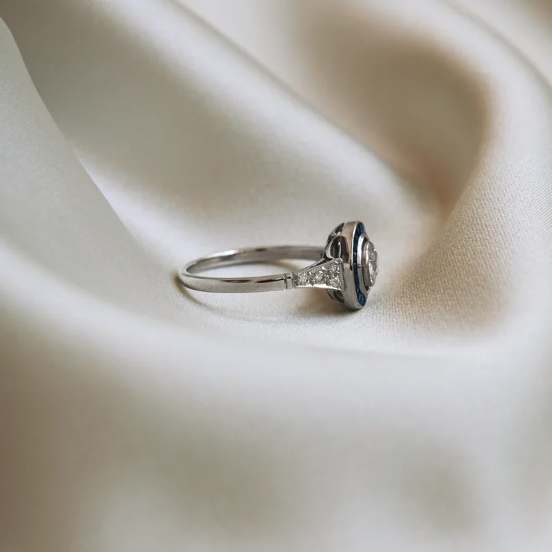 S7793 - Sapphire Art Deco Target ring - Image 3