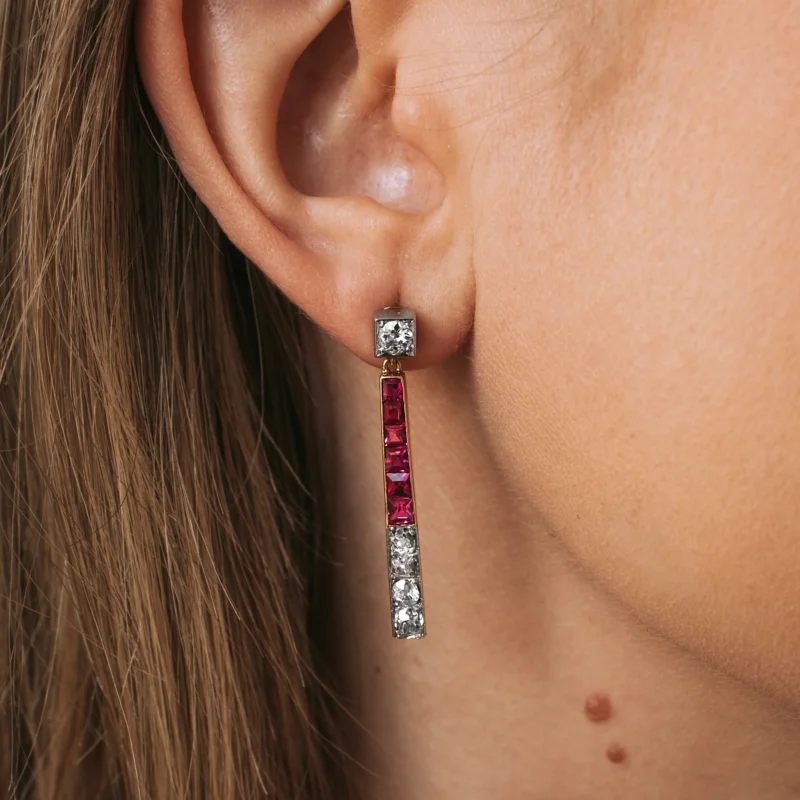 Alternative view of P6850 - Pendientes diamantes y rubíes