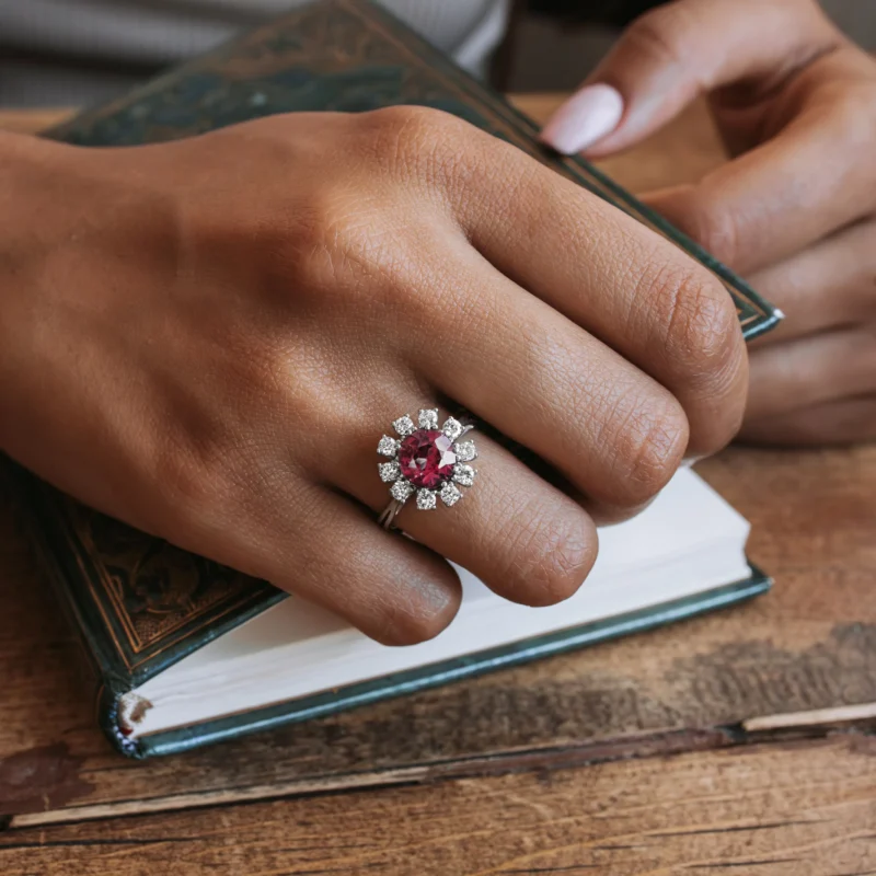 Alternative view of S7860 - Roseta granate y diamantes