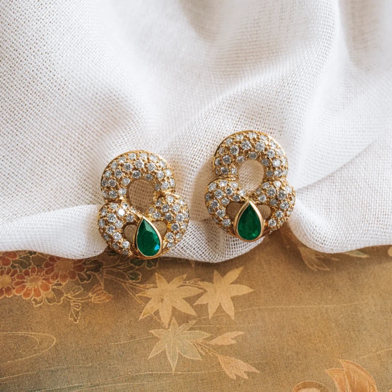 P5427 - Emerald and diamond earrings