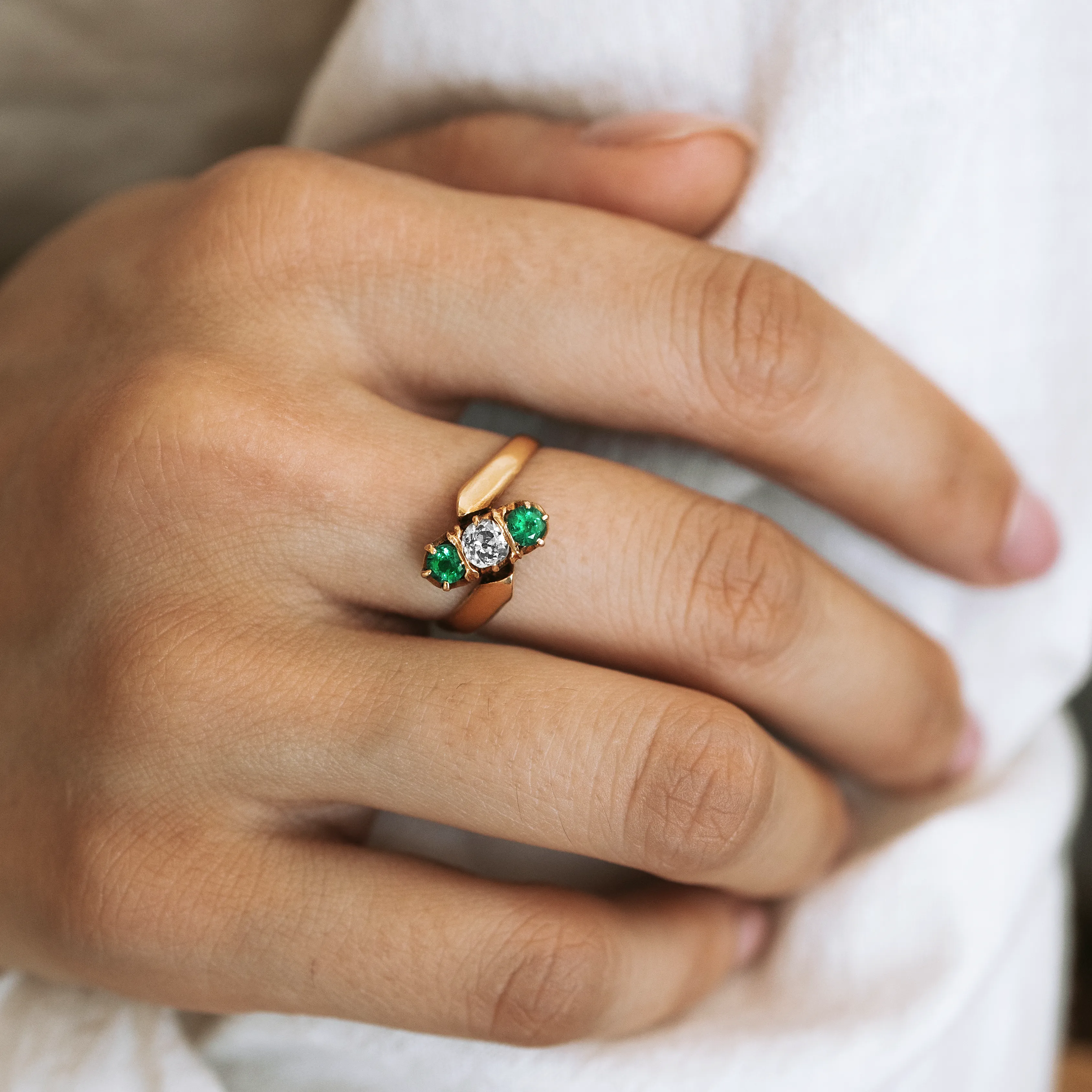S7744 - Tresillo diamante y esmeraldas 2 S7744 - Tresillo diamante y esmeraldas - Imagen 2