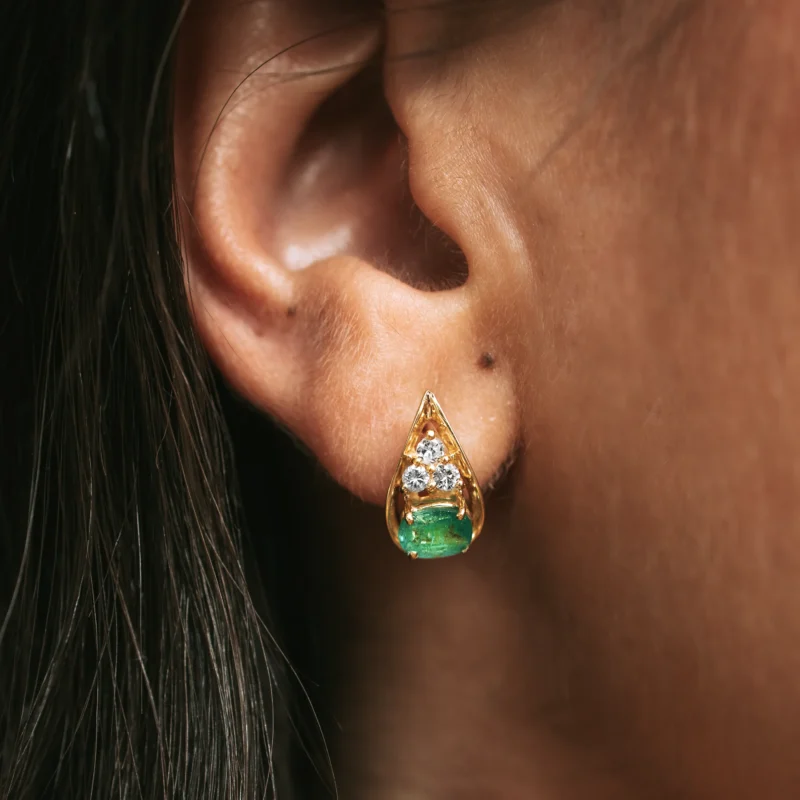 Alternative view of P8014 - Pendientes esmeraldas y diamantes