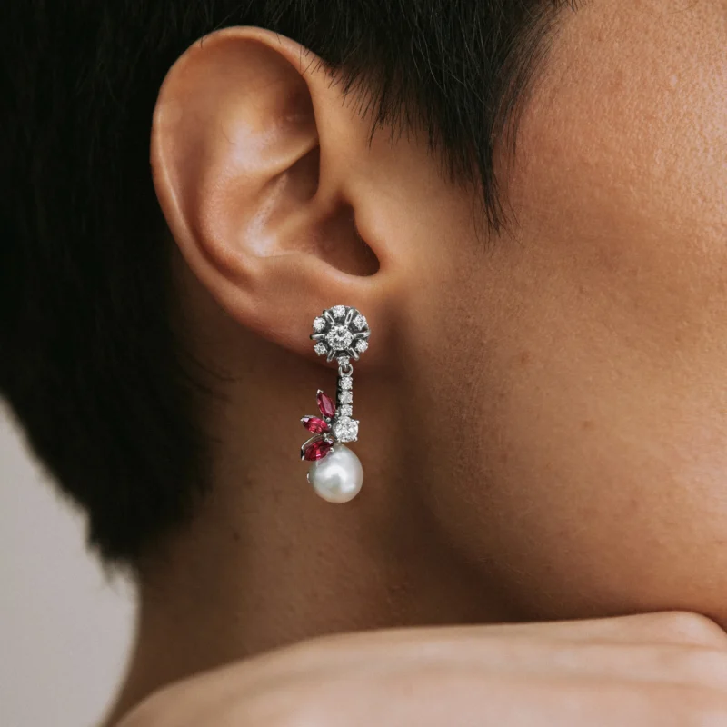 Alternative view of P7640 - Pendientes diamantes, rubíes y perlas