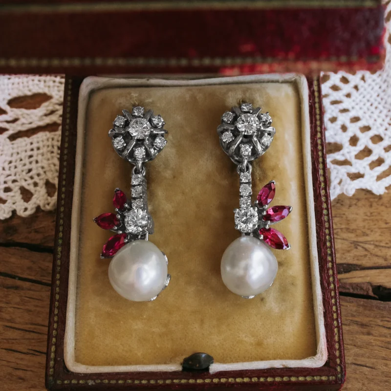 P7640 - Pendientes diamantes, rubíes y perlas