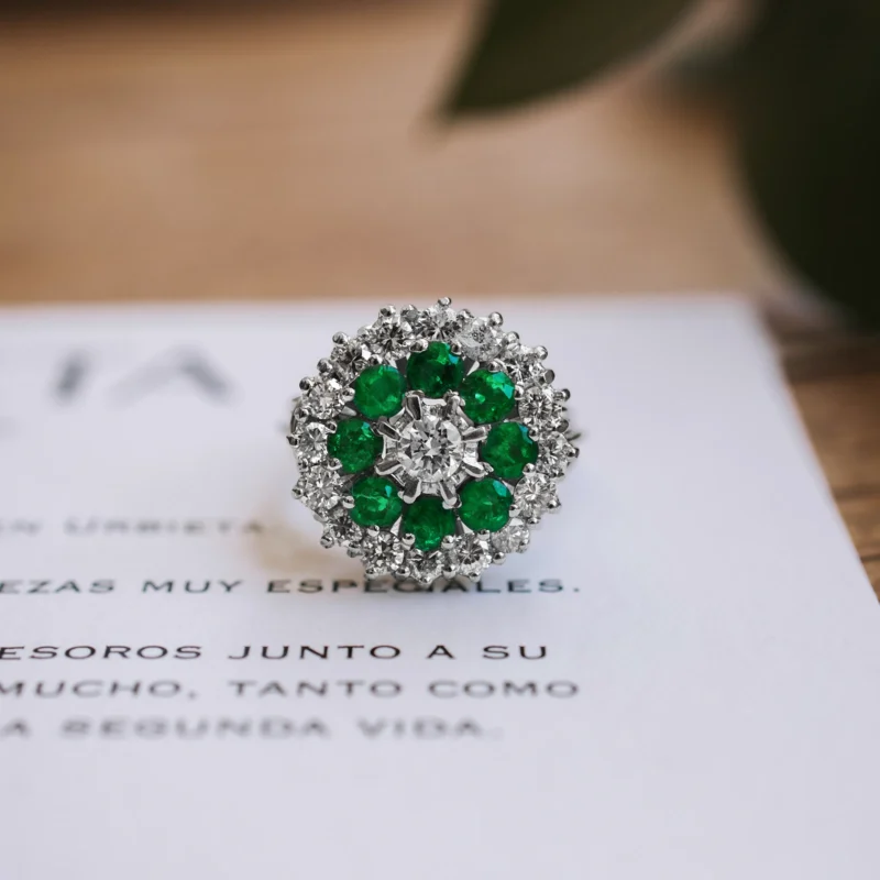 S7856 - Rosetón diamantes y esmeraldas
