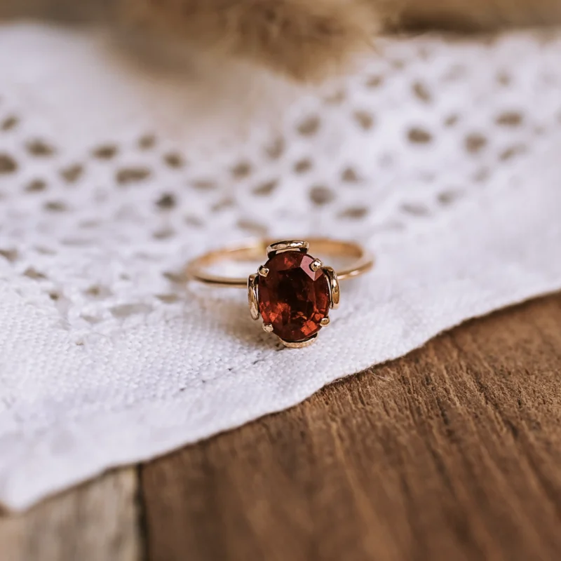 S7657 - Sortija vintage granate