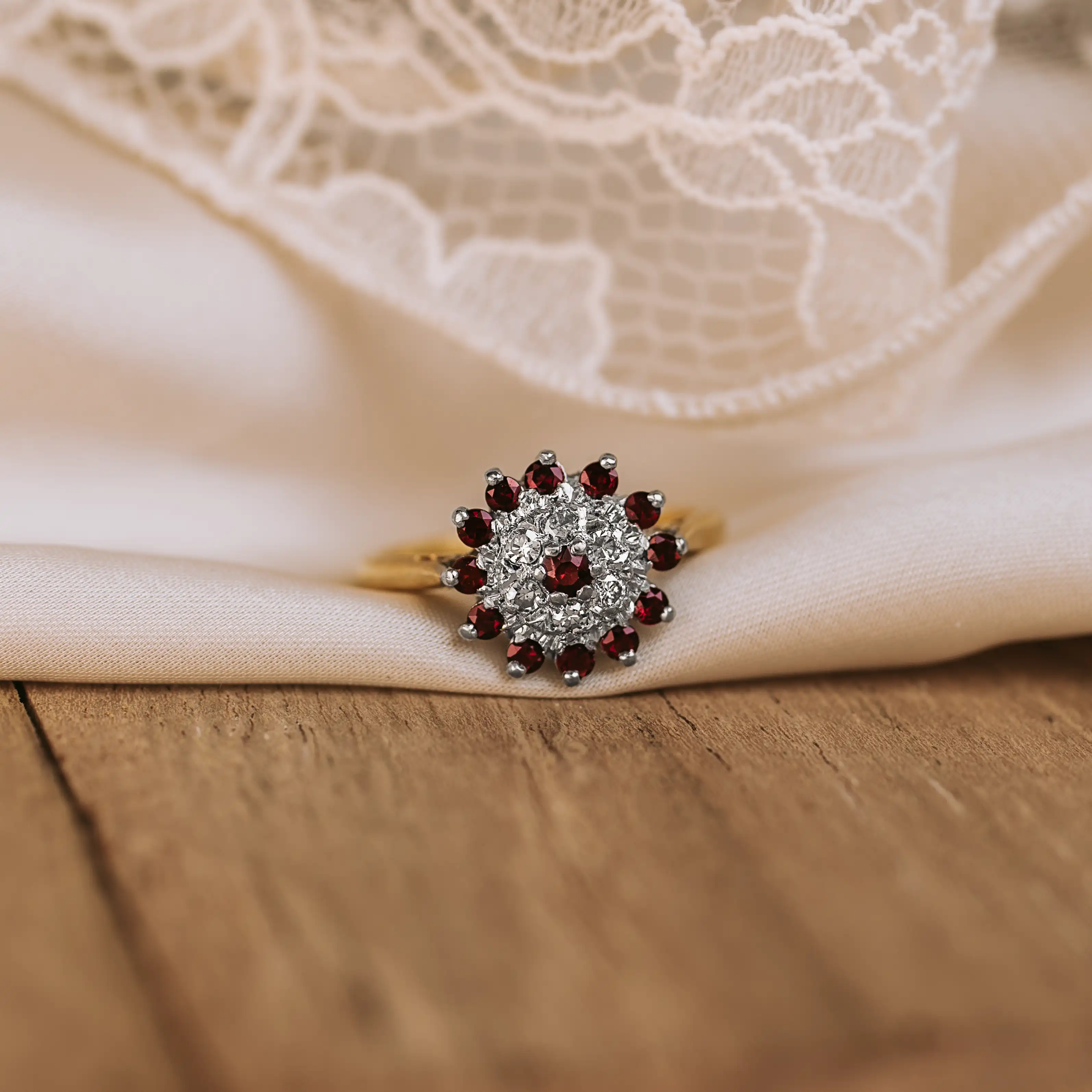 S7875 – Rosetón diamantes y granates