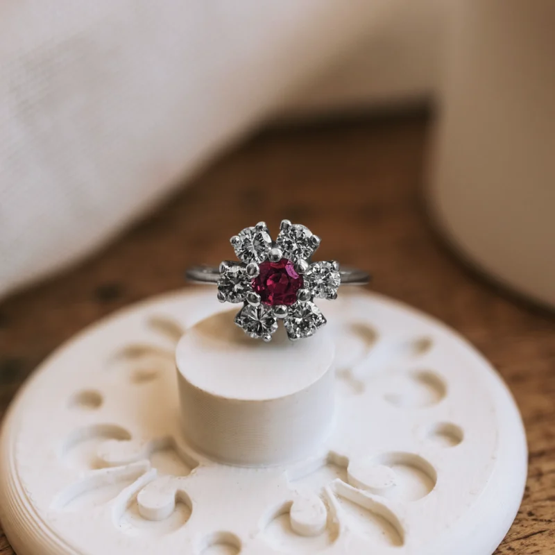 S8080 - Roseta vintage rubí