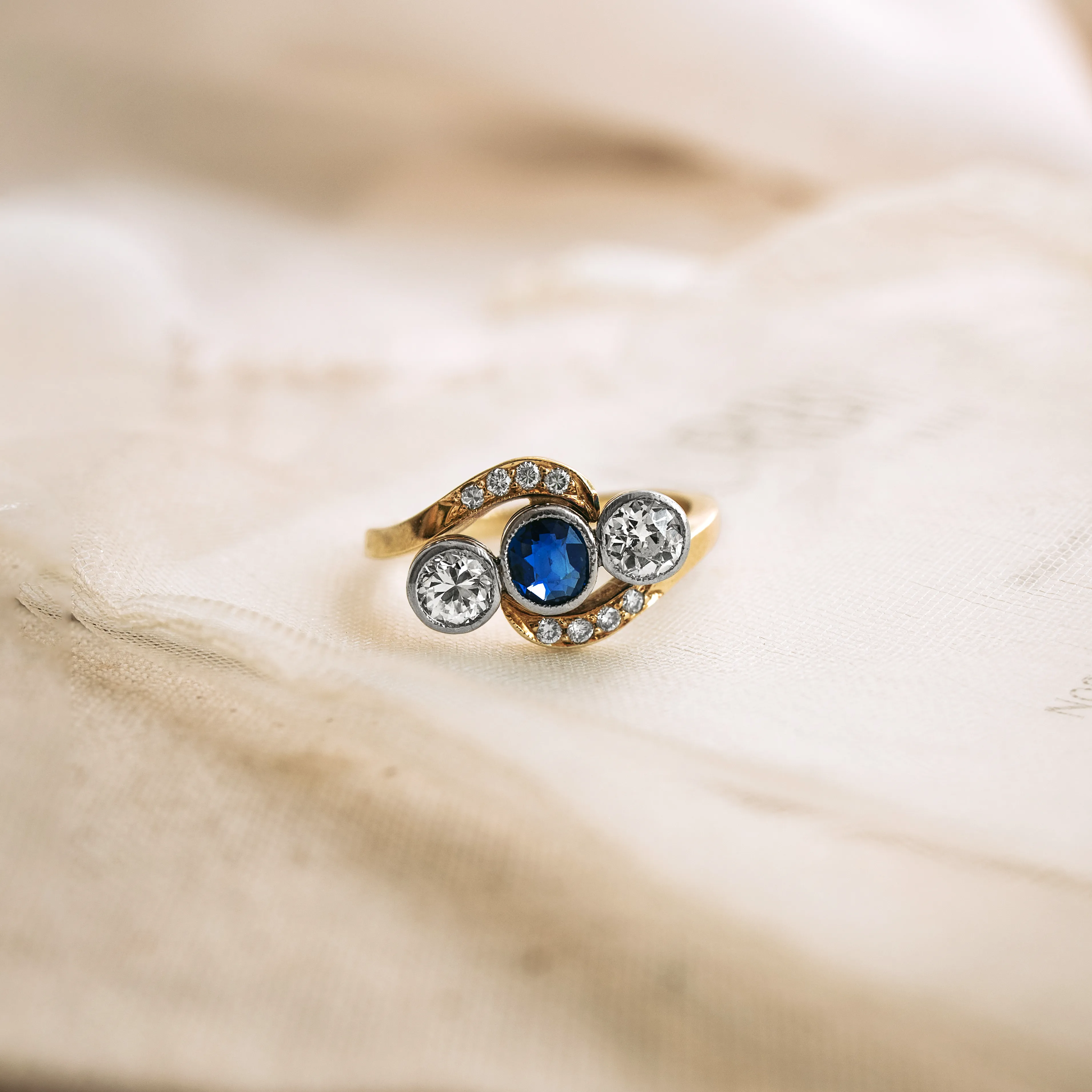 S8249 – Tresillo zafiro y diamantes