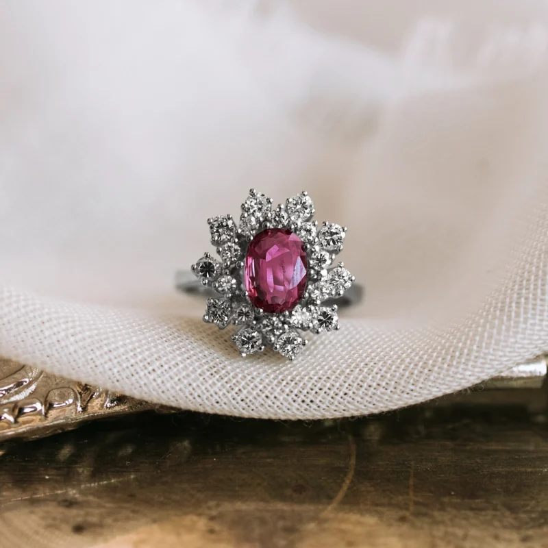 S8251 - Roseta vintage rubí