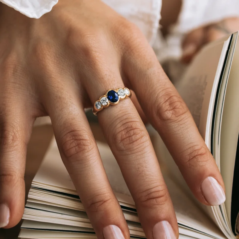 Alternative view of S8313 - Cinquillo zafiro y diamantes