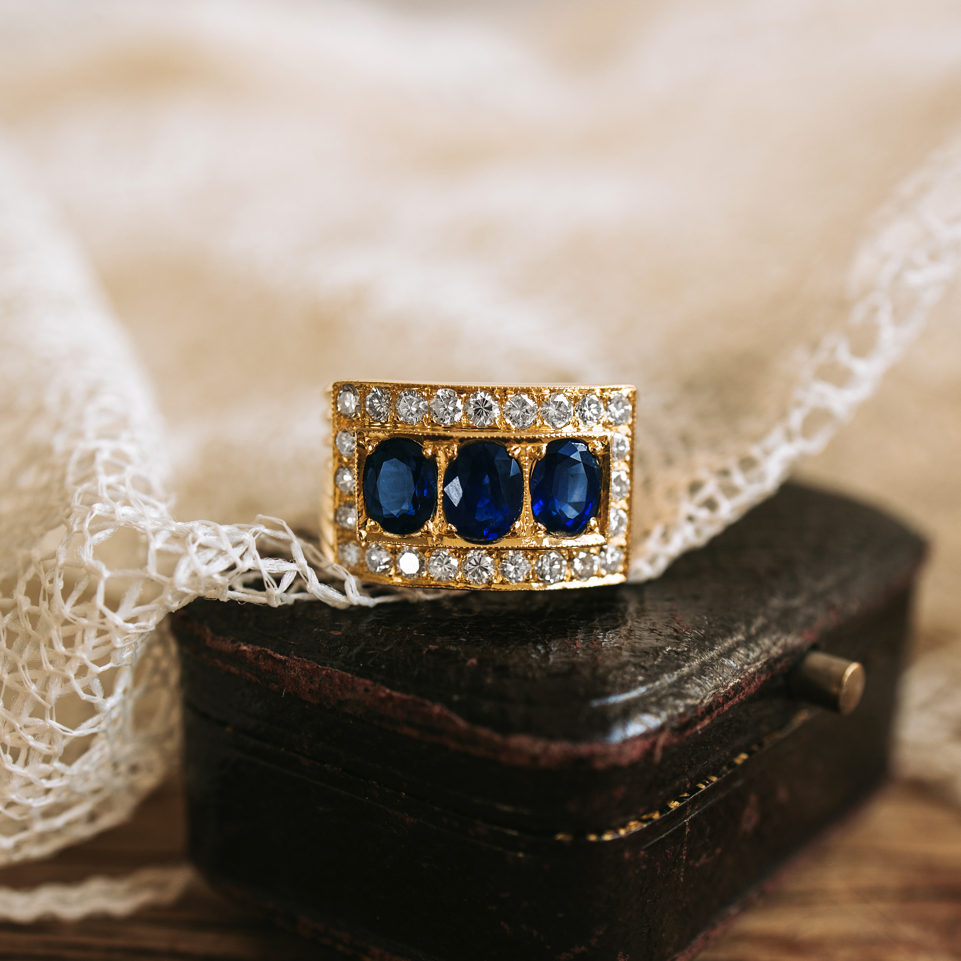 S8093 - Tresillo zafiros y diamantes 1 S8093 - Tresillo zafiros y diamantes