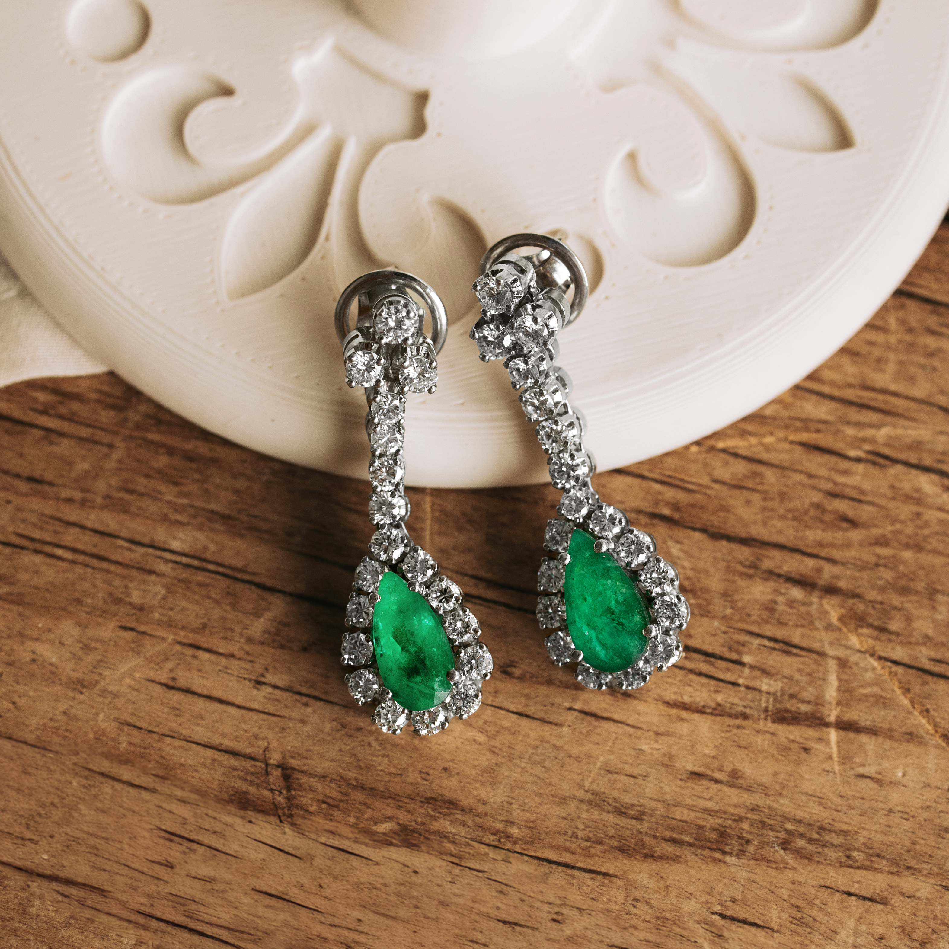 P8318 - Pendientes esmeraldas y diamantes 1 P8318 - Pendientes esmeraldas y diamantes