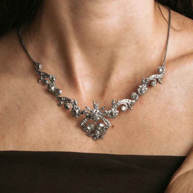 Alternative view of C7633 - Collar antiguo