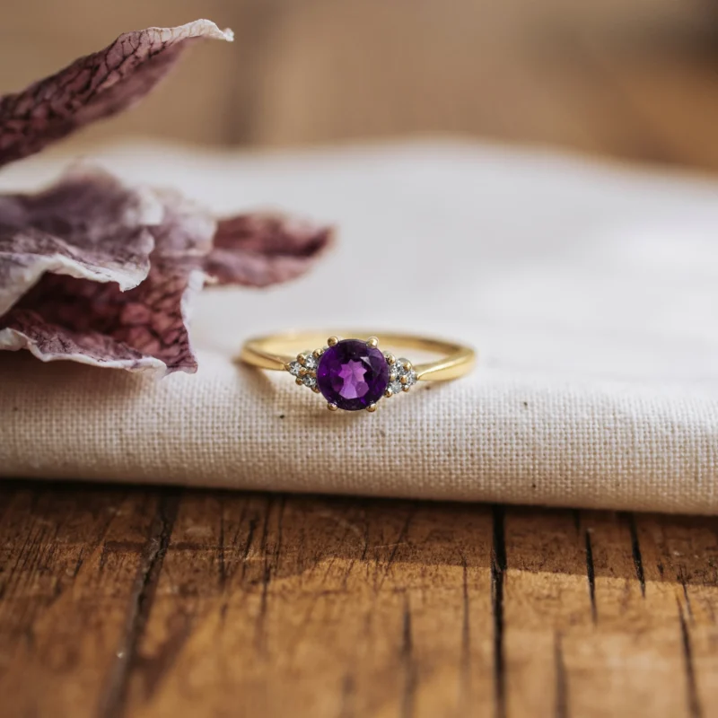 S8267 - Sortija amatista y diamantes