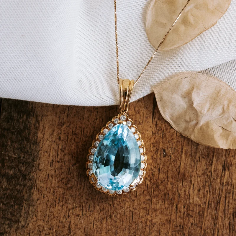 C8380 - Colgante topacio y diamantes