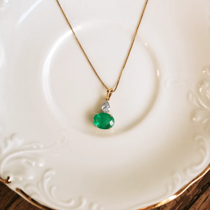 C8417 - Colgante esmeralda y diamante