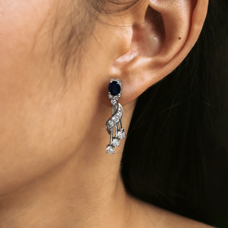 Alternative view of P8326 - Pendientes zafiros y diamantes