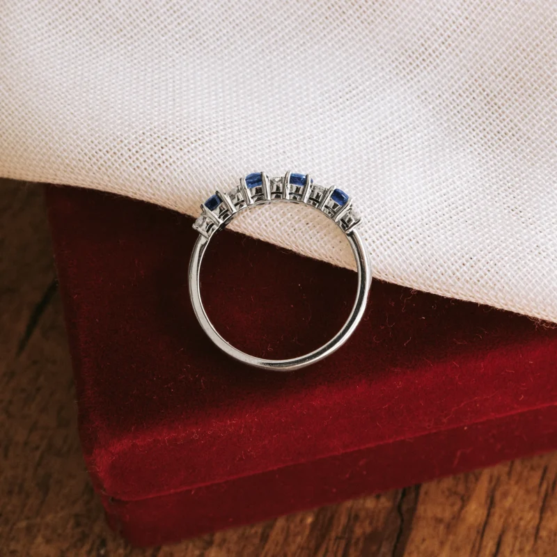 R04a01 - sapphire half eternity ring Urbieta Originals - Image 3