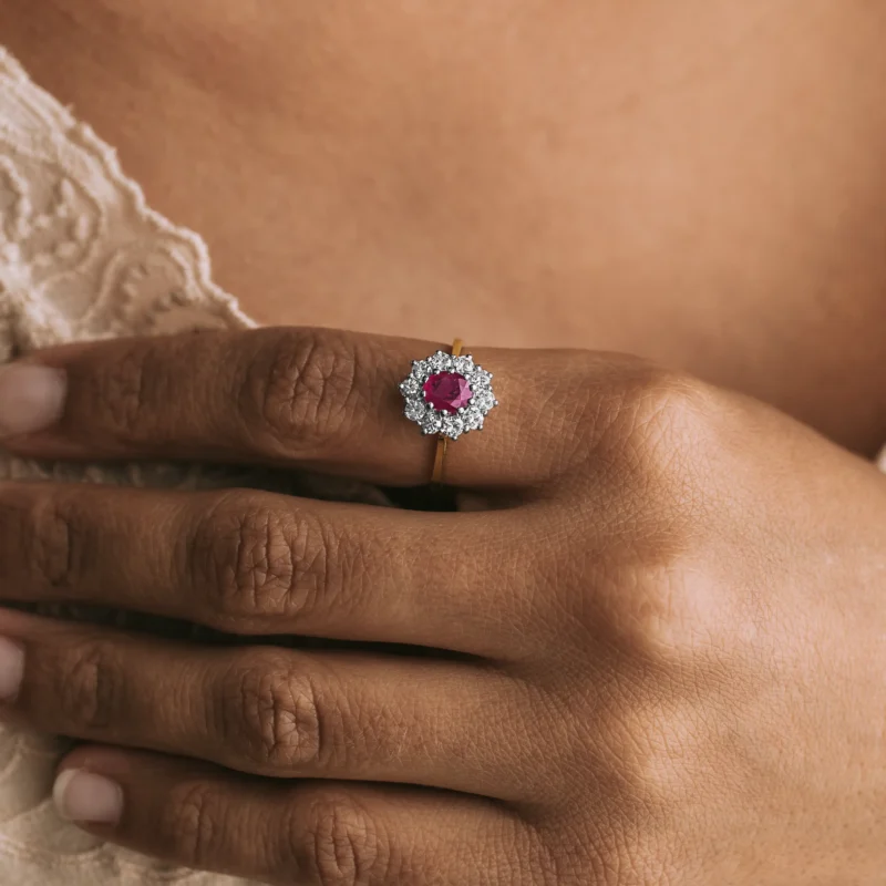 Alternative view of S8395 - Roseta rubí y diamantes