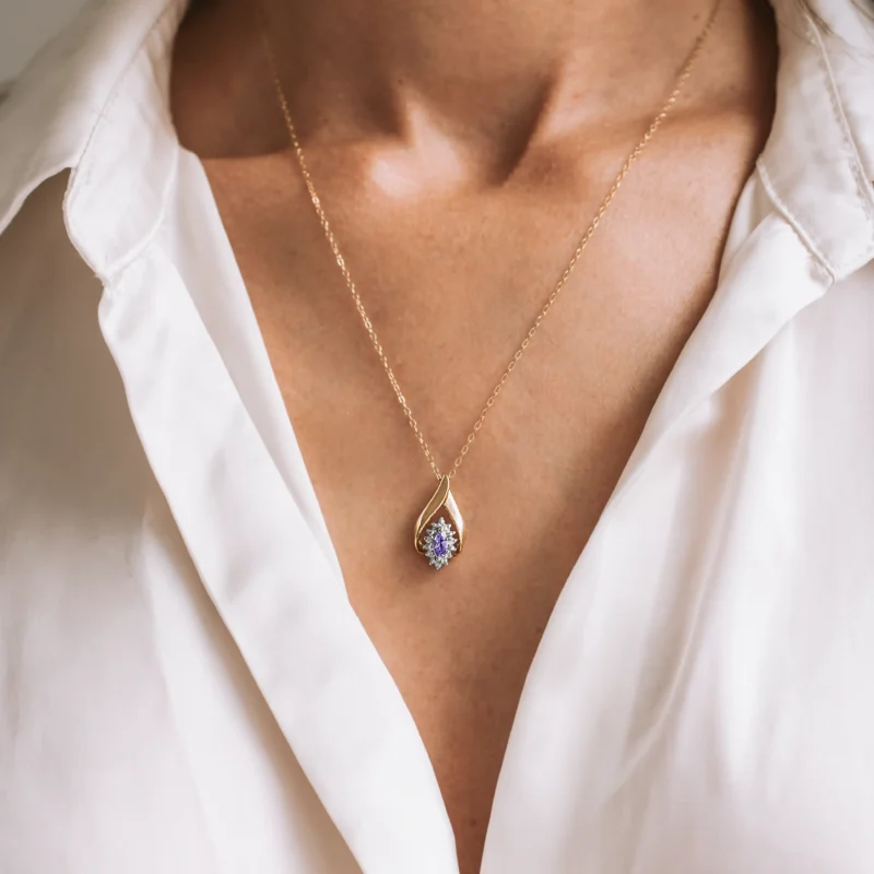 Alternative view of C8415 - Tanzanite and diamond pendant