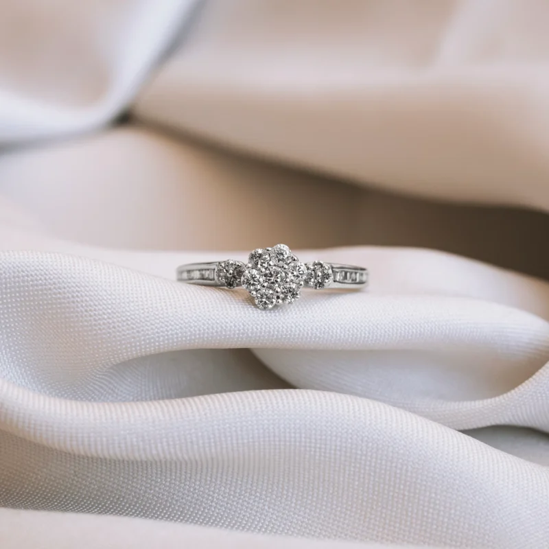 S8194 - Rosetón vintage diamantes