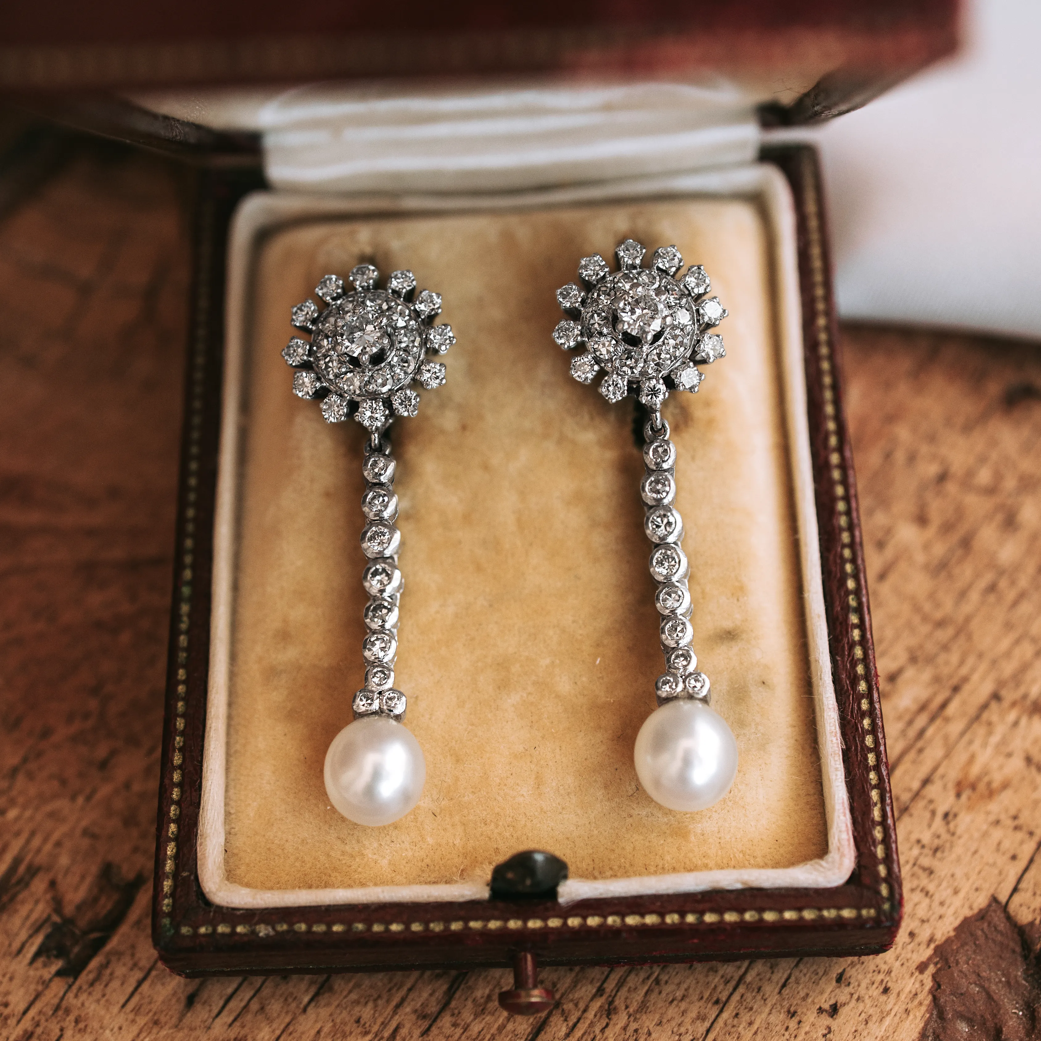 P8333 – Pendientes diamantes y perlas