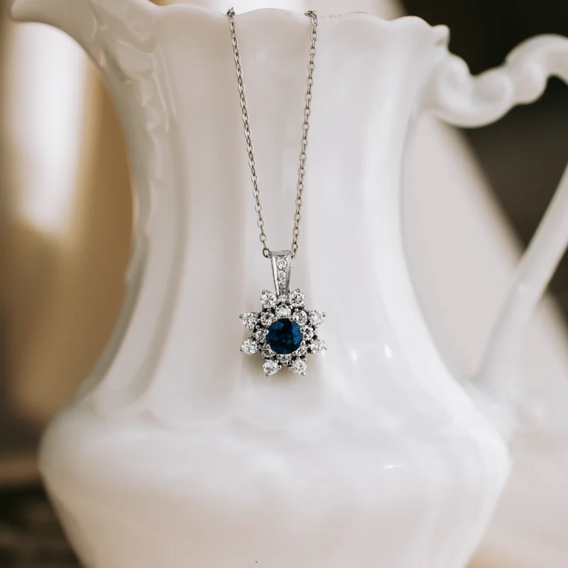 C8616 - Sapphire cluster pendant
